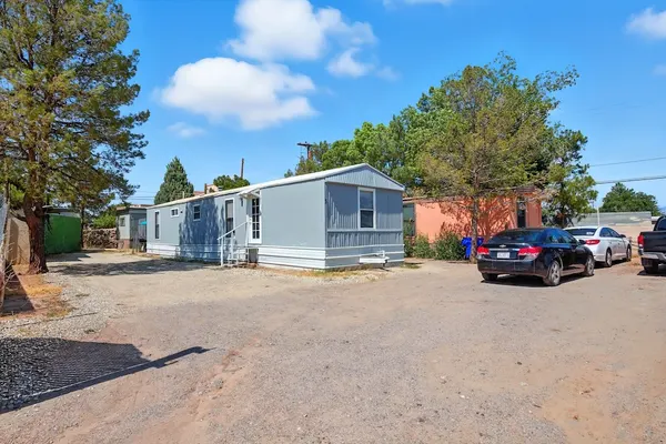 Photo 1 - Desert Haven Cozy 2-Bedroom Mobile Home Near NMSU 2 Home