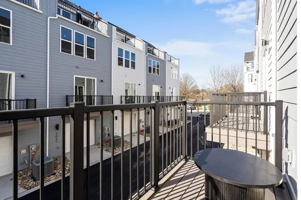 Photo 1 - Luxe King 4BR Townhouse in Uptown CLT