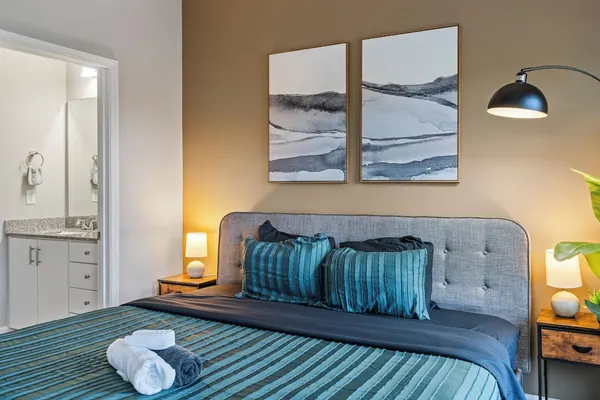 Photo 1 - Upscale King 3BR Townhouse in Pineville