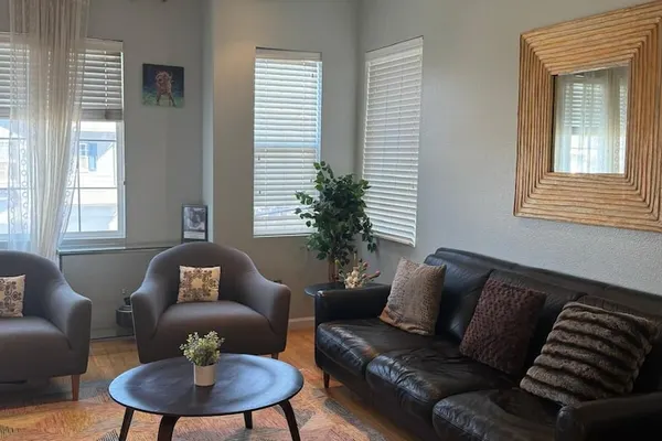 Photo 1 - Large and Cozy Home 2BD 2BA Near SF