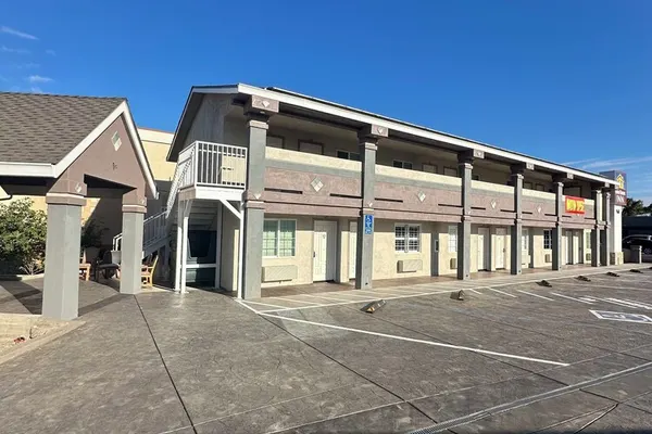Photo 1 - Hometown Inn