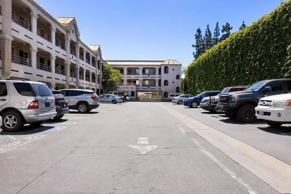 Photo 1 - Paradise Lodge - Canoga Park