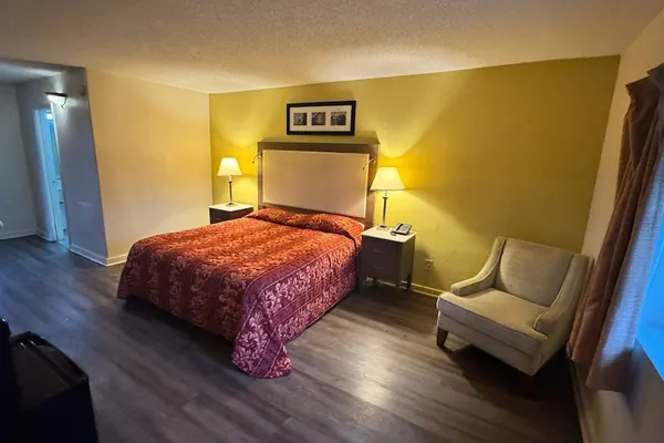 Photo 1 - COUNTRY HOST INN