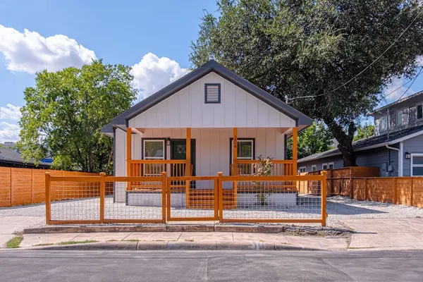 Photo 1 - Comfy and Happy Stays Near Riverwalk and Downtown