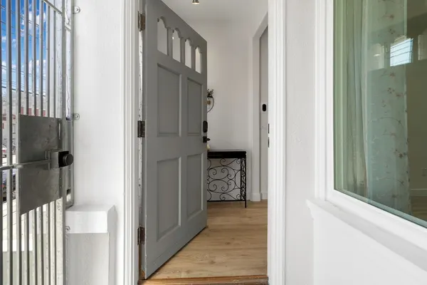 Photo 1 - 2BR 2BA in Excelsior District w Parking