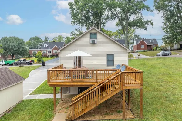 Photo 1 - Valley Ridge Retreat For 8