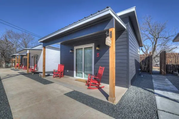 Photo 1 - Pop 3: Hot-tub, Close to Main St