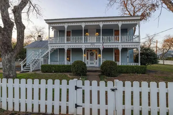 Photo 1 - Victorian Escape-pool & Hot Tub!