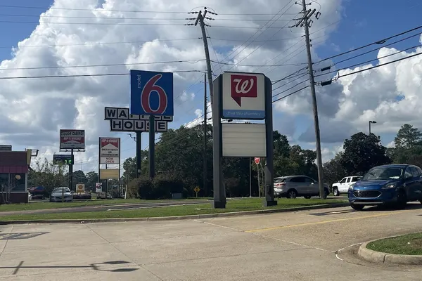 Photo 1 - Motel 6 – Mccomb, Ms