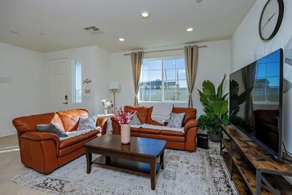 Photo 1 - Luxurious Cozy Ontario Home Ideal Family Retreat