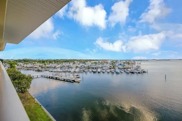 Photo 1 - Bayview Sunsets Gym HOT TUB Pool BBQ RUM Bar