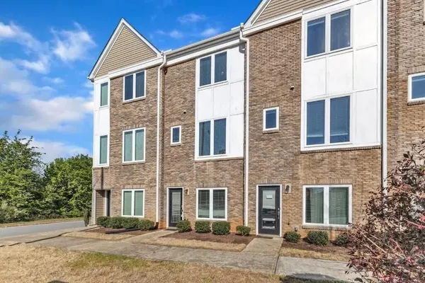 Photo 1 - Upscale King 3BR Townhouse Mins Downtown