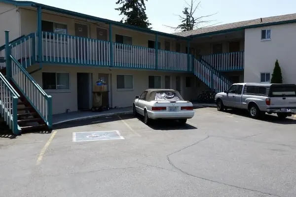 Photo 1 - Shamrock Motel