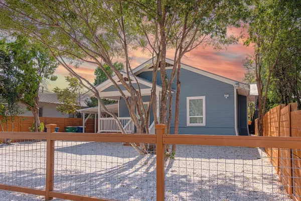 Photo 1 - Unwind in Style 4br/2ba Quick Access to Downtown!