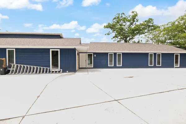 Photo 1 - Our Cove Retreat - Perfect for Wave-free Swimming, Tanning & Prime Location Fun!