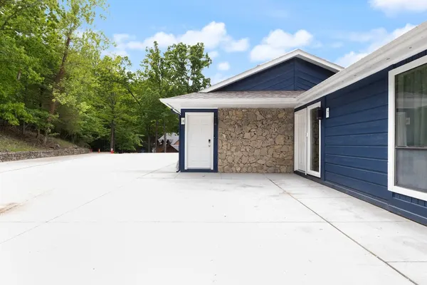 Photo 1 - Our Cove Retreat - Perfect for Wave-free Swimming, Tanning & Prime Location Fun!