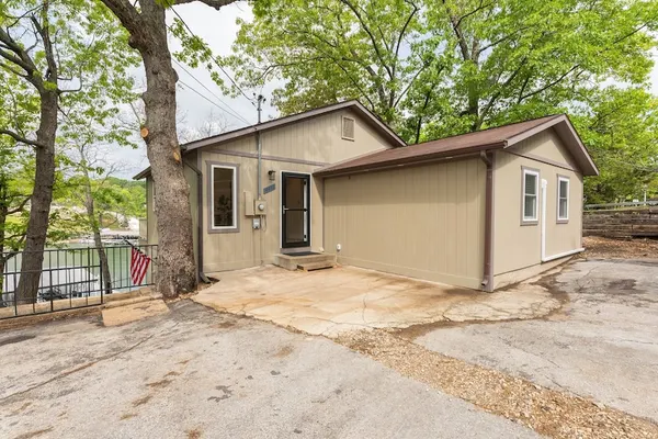 Photo 1 - Amazing Lakefront Paradise With Perfect Location