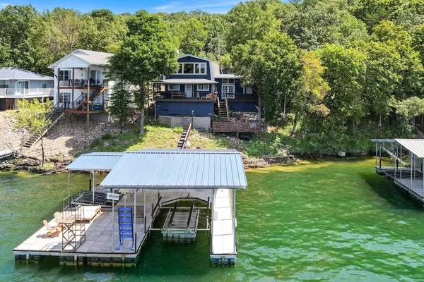 Photo 1 - Stunning Sunsets, Vibrant Bars and Restaurants at the Waterfront