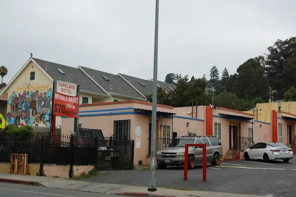 Photo 1 - Parklane Motel