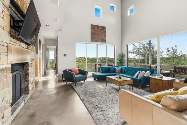 Photo 1 - Luxury 4BR Hilltop Retreat Hot Tub & Scenic Views