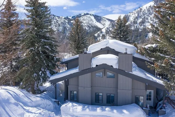 Photo 1 - 3BD Downtown Ketchum Condo - Near Town & Ski Lifts