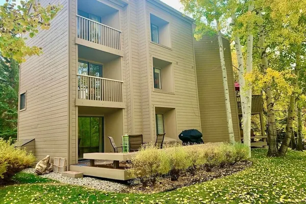 Photo 1 - Bonne Vie 2247 Sunny & Spacious 4 Bedroom Condo in the Heart of Elkhorn Village