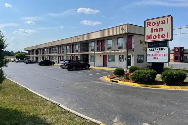 Photo 1 - royal inn motel