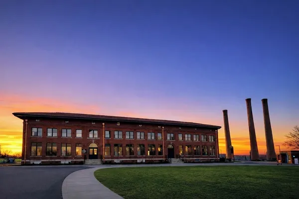 Photo 1 - The Laurel Hotel