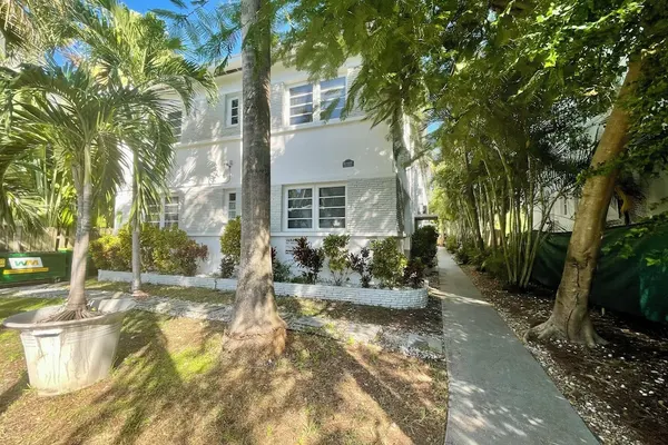 Photo 1 - Miami South Beach Exquisite Crib