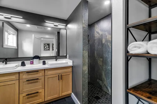 Photo 1 - Sunny 3BR Retreat Near Everet Waterfront