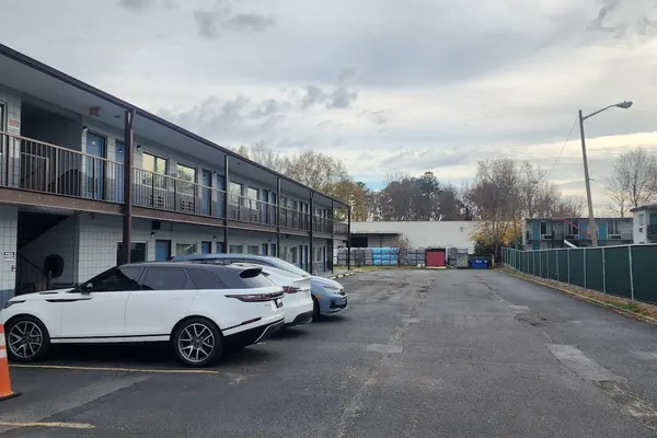 Photo 1 - Oyo Eagle Inn Motel