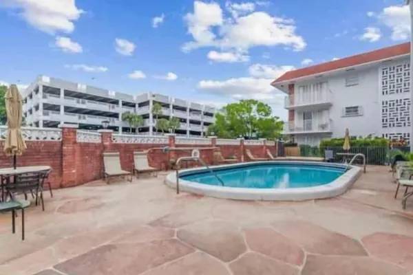 Photo 1 - Colonial Manor Condos - Fort Lauderdale