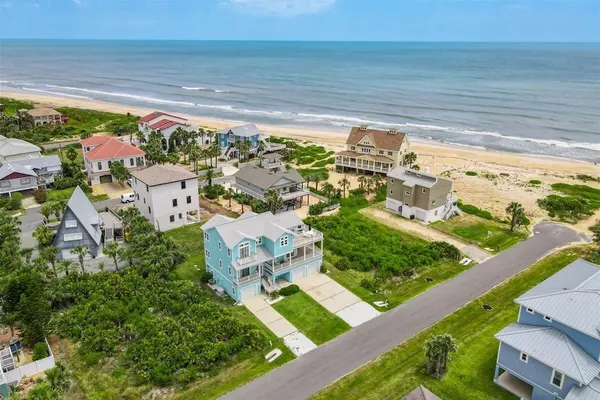 Photo 1 - Beachfront 5BR Home With Ocean Views