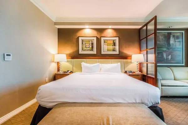 Photo 1 - MGM 10719 Signature Strip View Studio