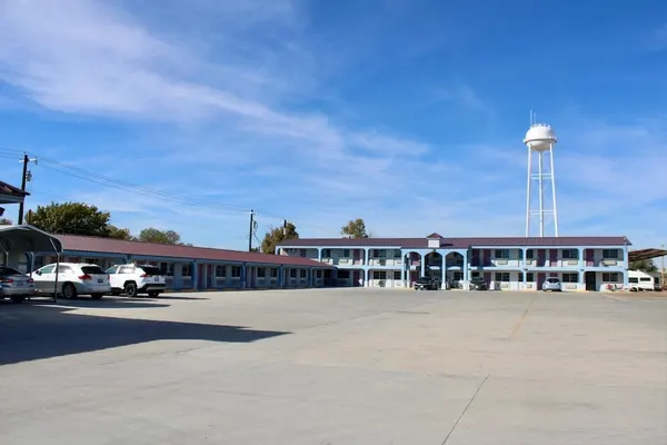 Photo 1 - Kermit Inn