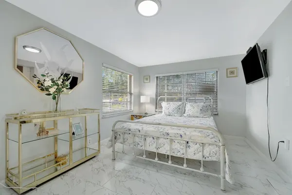 Photo 1 - Sleeps 8 Near Busch Gardens With BBQ and Fenced Yard