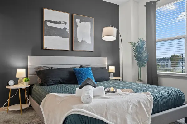 Photo 1 - Upscale King 4BR Suite Uptown Charlotte