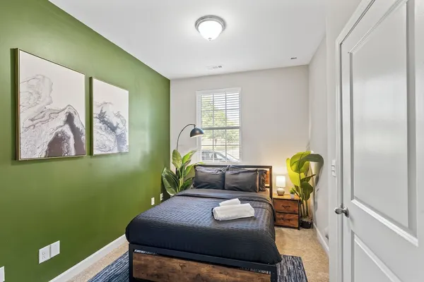 Photo 1 - Upscale King 3BR Townhouse in Pineville