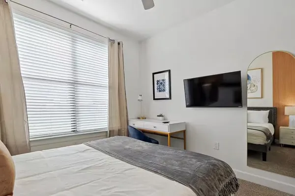 Photo 1 - Stylish 2B near Legacy West