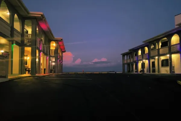 Photo 1 - La Bella Oceanfront Inn