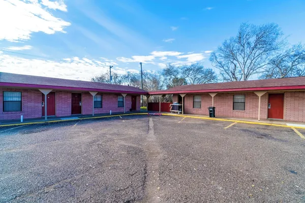 Photo 1 - Capital O Hotel Beeville - US 181