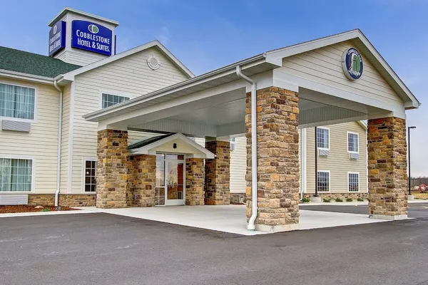 Photo 1 - Cobblestone Hotel & Suites – Pulaski/Green Bay