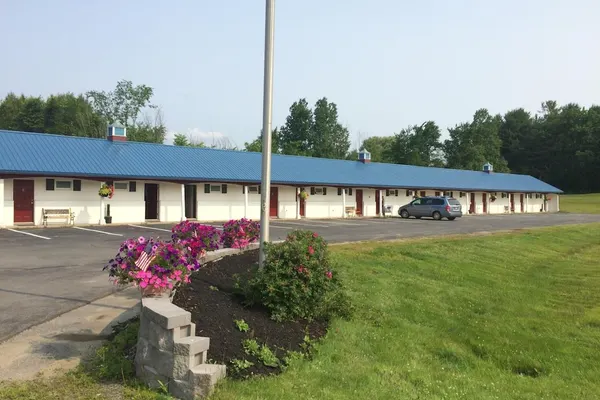 Photo 1 - Colonial Valley Motel