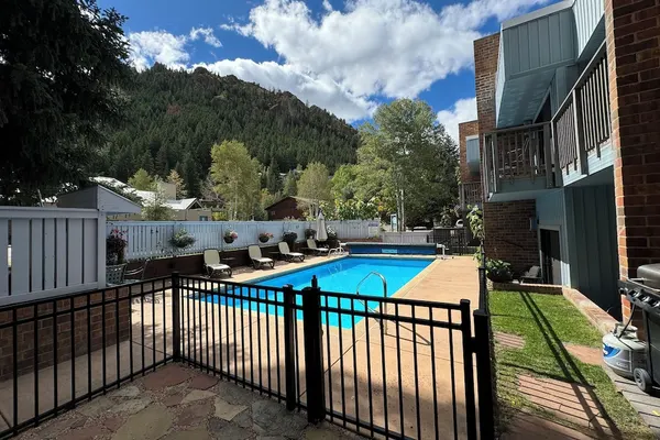 Photo 1 - Shadow Mountain Lodge