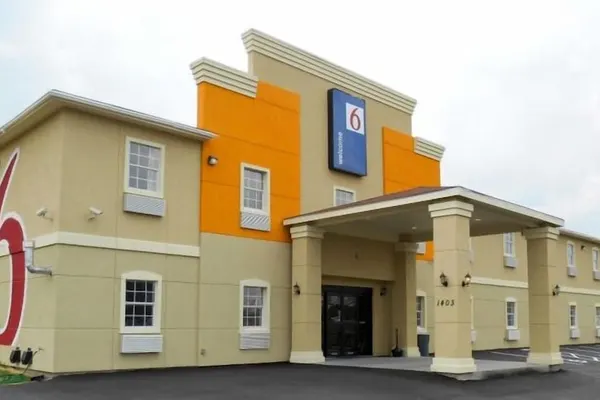 Photo 1 - Motel 6 Jourdanton, TX