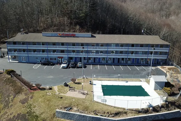Photo 1 - Econo Lodge Waynesville