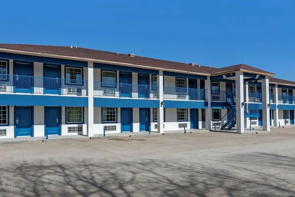 Photo 1 - Rodeway Inn Caldwell