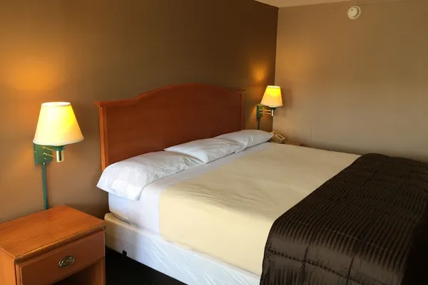Photo 1 - Budget Inn