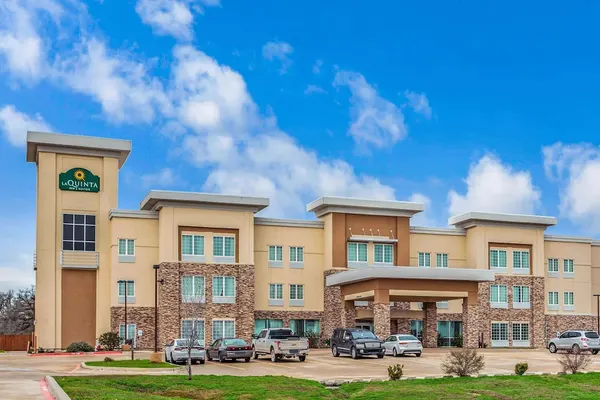 Photo 1 - La Quinta Inn & Suites by Wyndham Luling