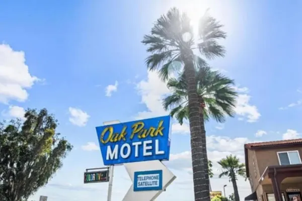 Photo 1 - Oak Park Motel